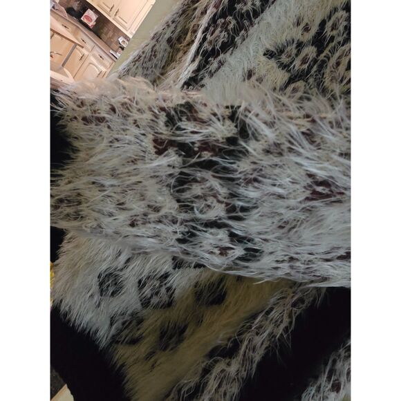 BCBG Maxazria Oversized Fuzzy Cardigan SZ M Aztec Leather Strap Closure Sweater - Picture 10 of 12